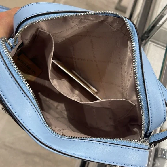 MICHAEL KORS Jet Set Large Ombré Signature Logo Crossbody Body
Light Sky… - Picture 10 of 16